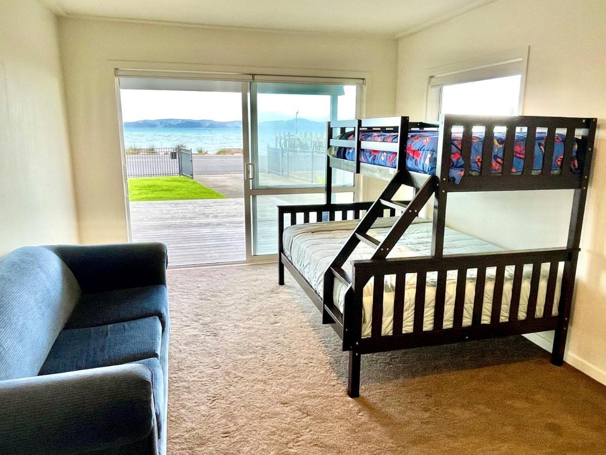 Beach Front Resort! Maraetai 外观 照片