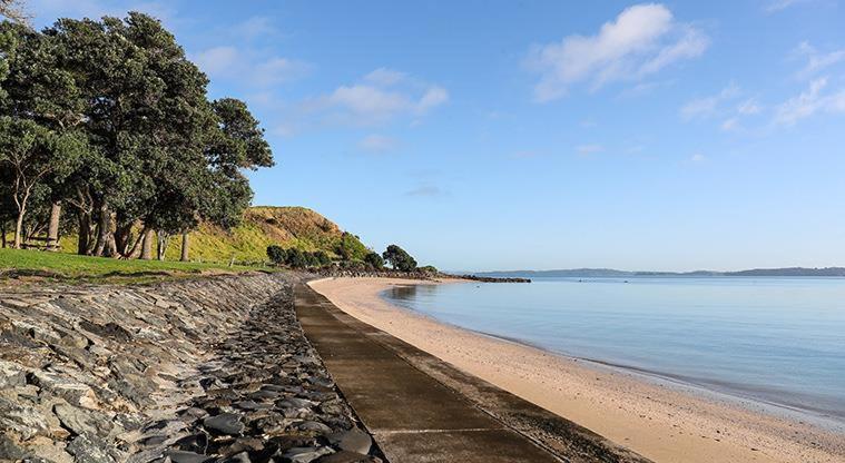 Beach Front Resort! Maraetai 外观 照片