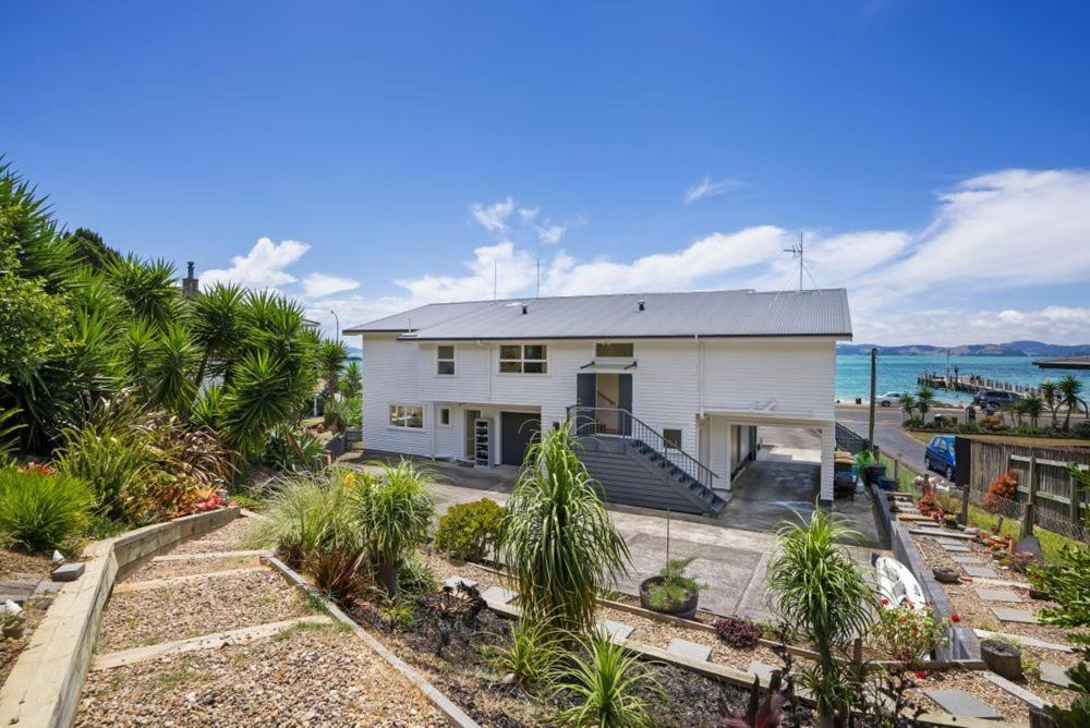 Beach Front Resort! Maraetai 外观 照片