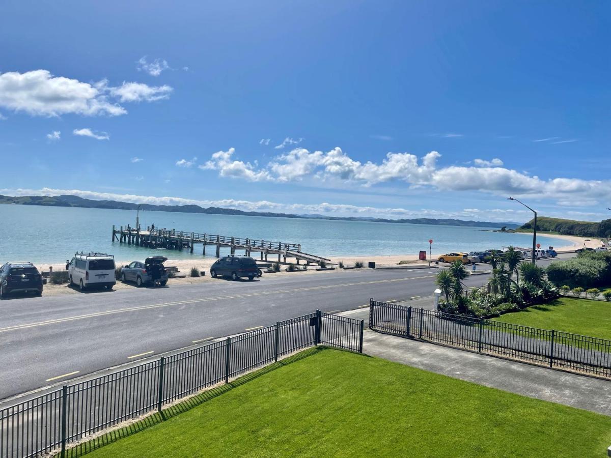 Beach Front Resort! Maraetai 外观 照片
