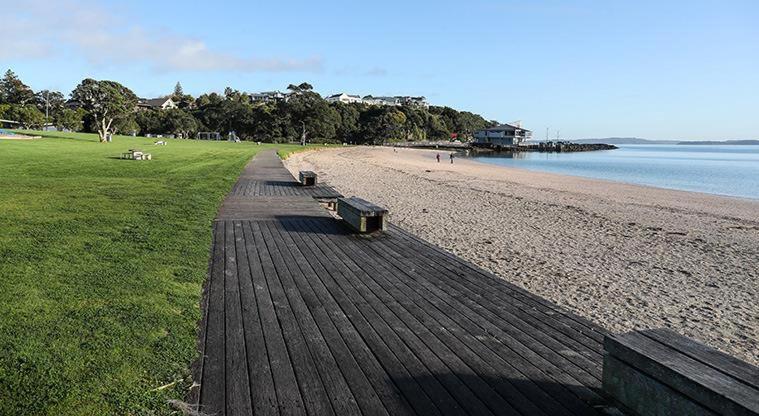 Beach Front Resort! Maraetai 外观 照片