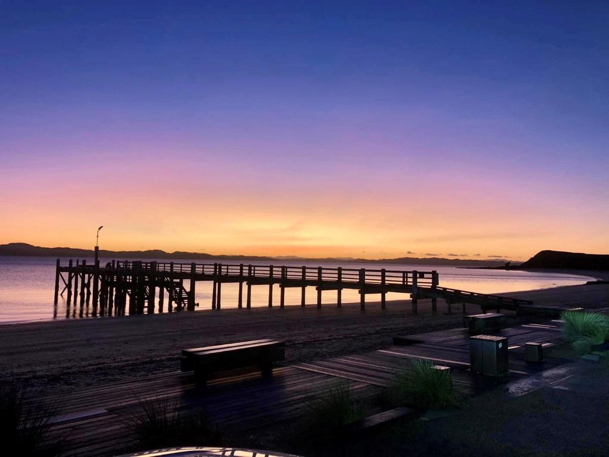 Beach Front Resort! Maraetai 外观 照片