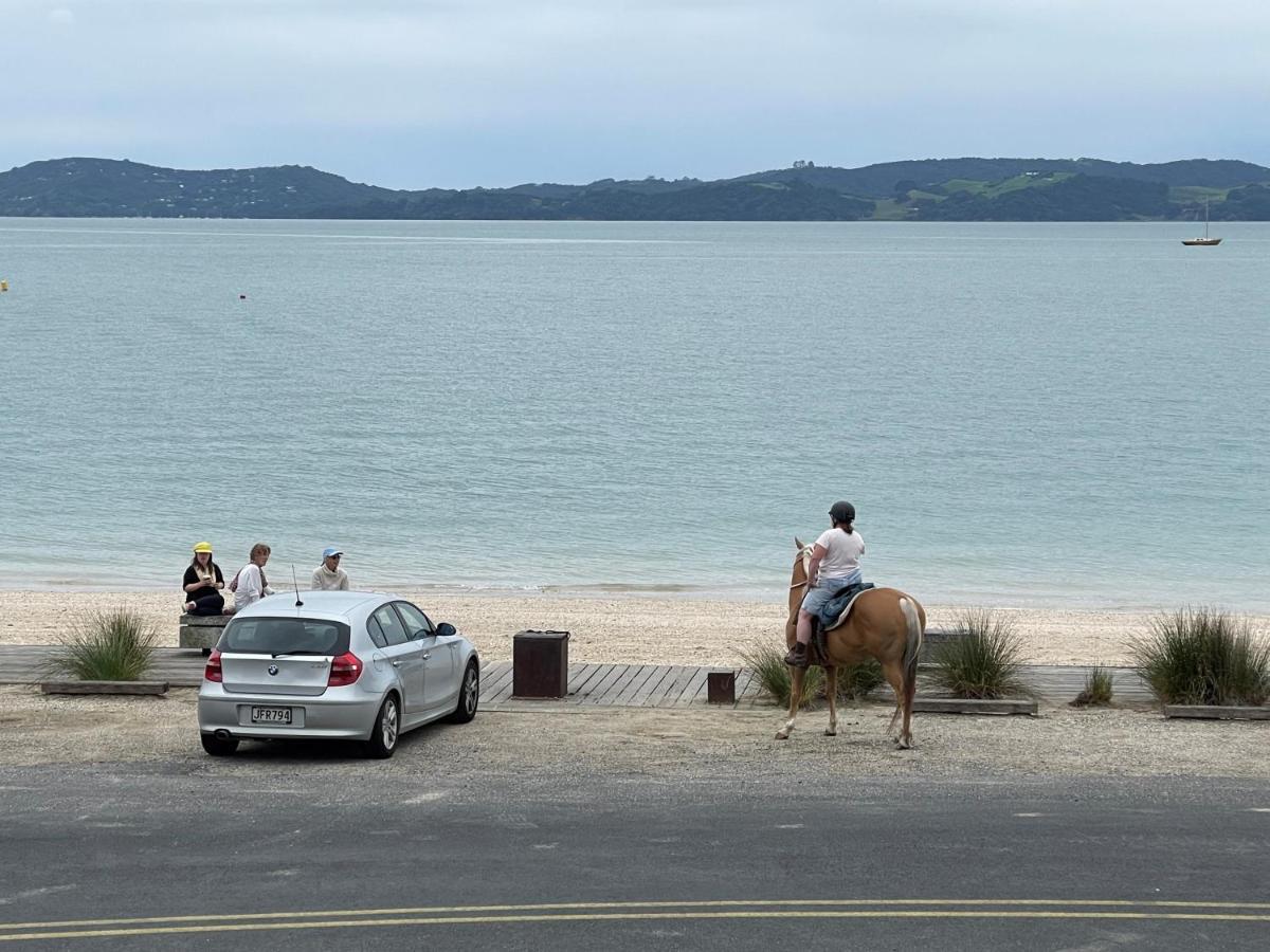 Beach Front Resort! Maraetai 外观 照片